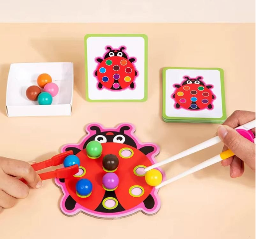 Joc Montessori educativ de indemanare cu bile din lemn, Buburuza, Almido, Multicolor [3]
