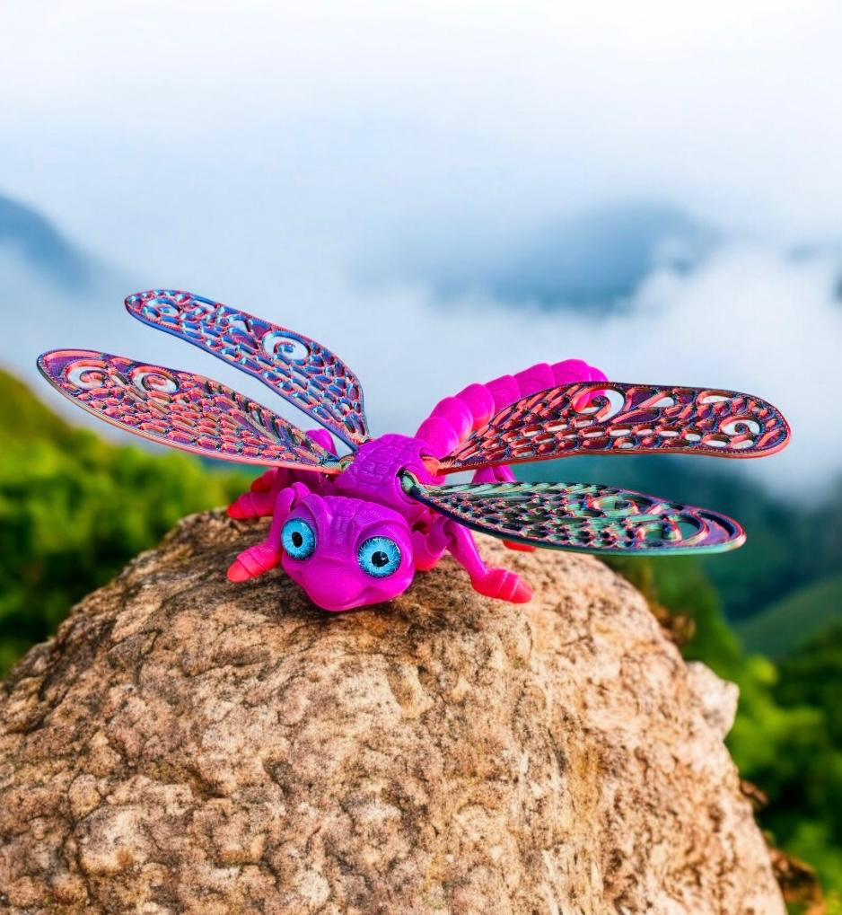 Libelula DreamFly – figurină articulată 3D cu aripi colorate [1]
