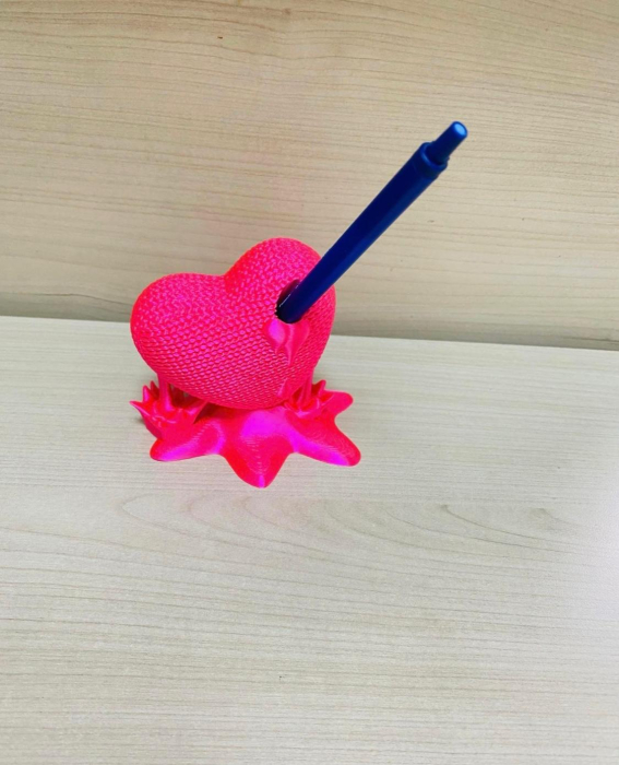 Organizator pixuri inimă – Suport birou 3D creativ și colorat [3]