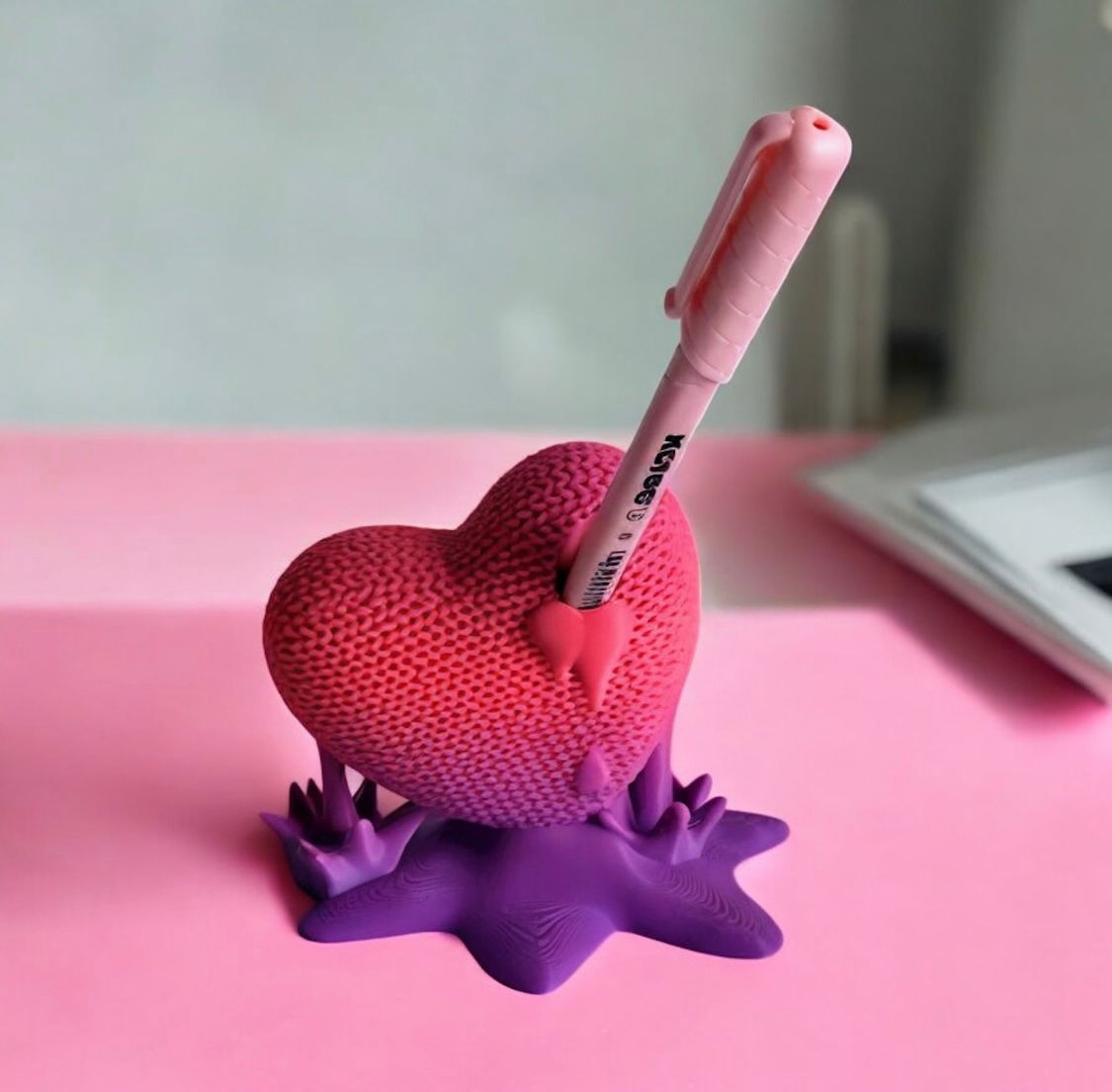 Organizator pixuri inimă – Suport birou 3D creativ și colorat [2]