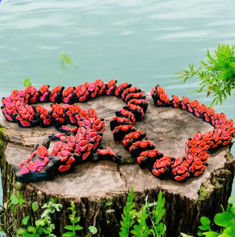 Bloom Dragon – dragon articulat negru-roșu cu design floral [1]