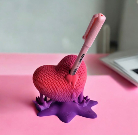 Organizator pixuri inimă – Suport birou 3D creativ și colorat [1]