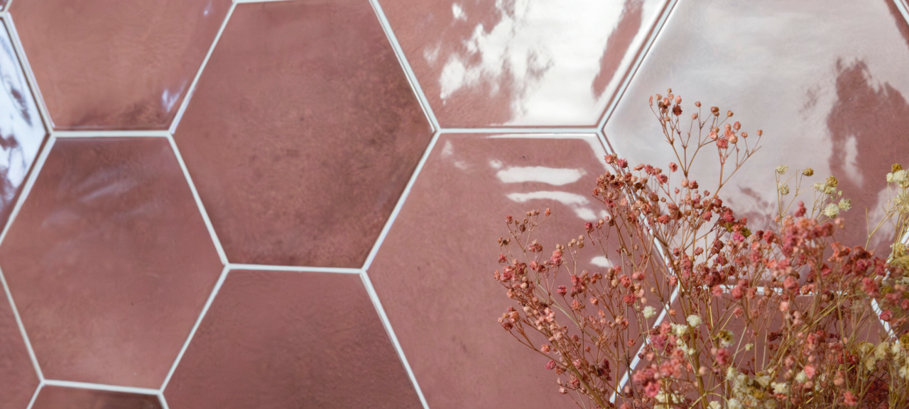 Gresie/Faianta portelanata texturata Moon Garnet Brillo 16x18, rosu-maro, finisaj lucios [2]