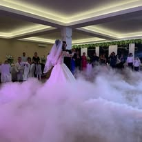 Fum greu pentru dansul mirilor