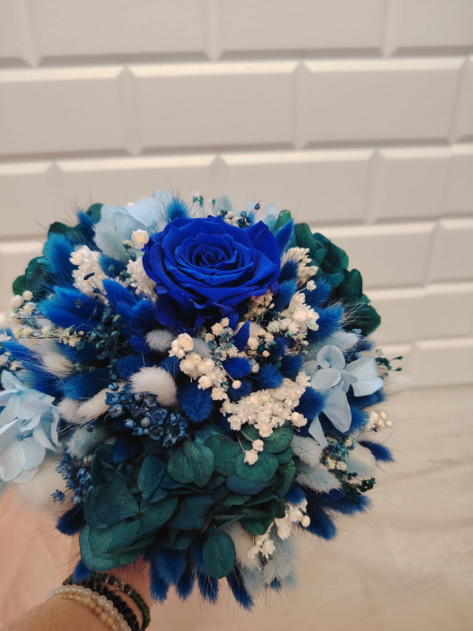 Buchet cu trandafiri criogenați și plante stabilizate [2]