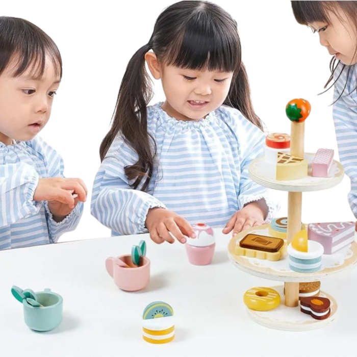 Jucarie Educativa Montessori din Lemn, Set de Joaca Interactiv, Model Etajera cu 3 Niveluri pentru Deserturi si Prajituri, Dezvolta Motricitatea si Imaginatia, 3ani+, Multicolor [7]