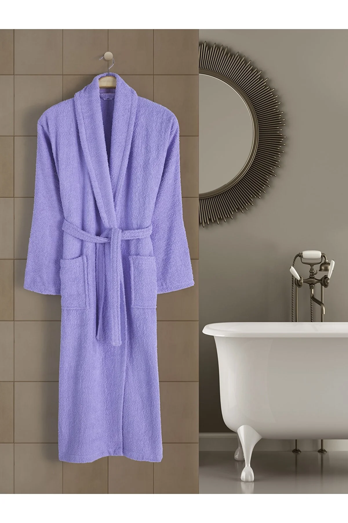 Halat - Halat de Baie mov– Față  Halat Unisex Bumbac Verde Mint – Detalii  Halat Premium Verde Mint – Material Pufos  Halat Verde Mint – Prezentare Baie