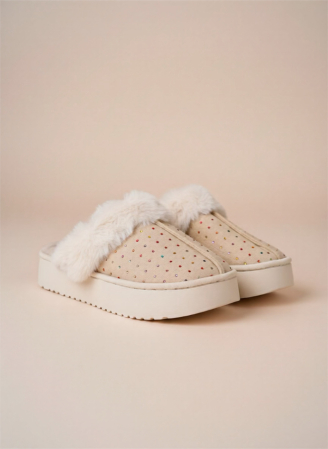 Papuci - Papuci damă bej cu blăniță albă și pietricele colorate – model călduros