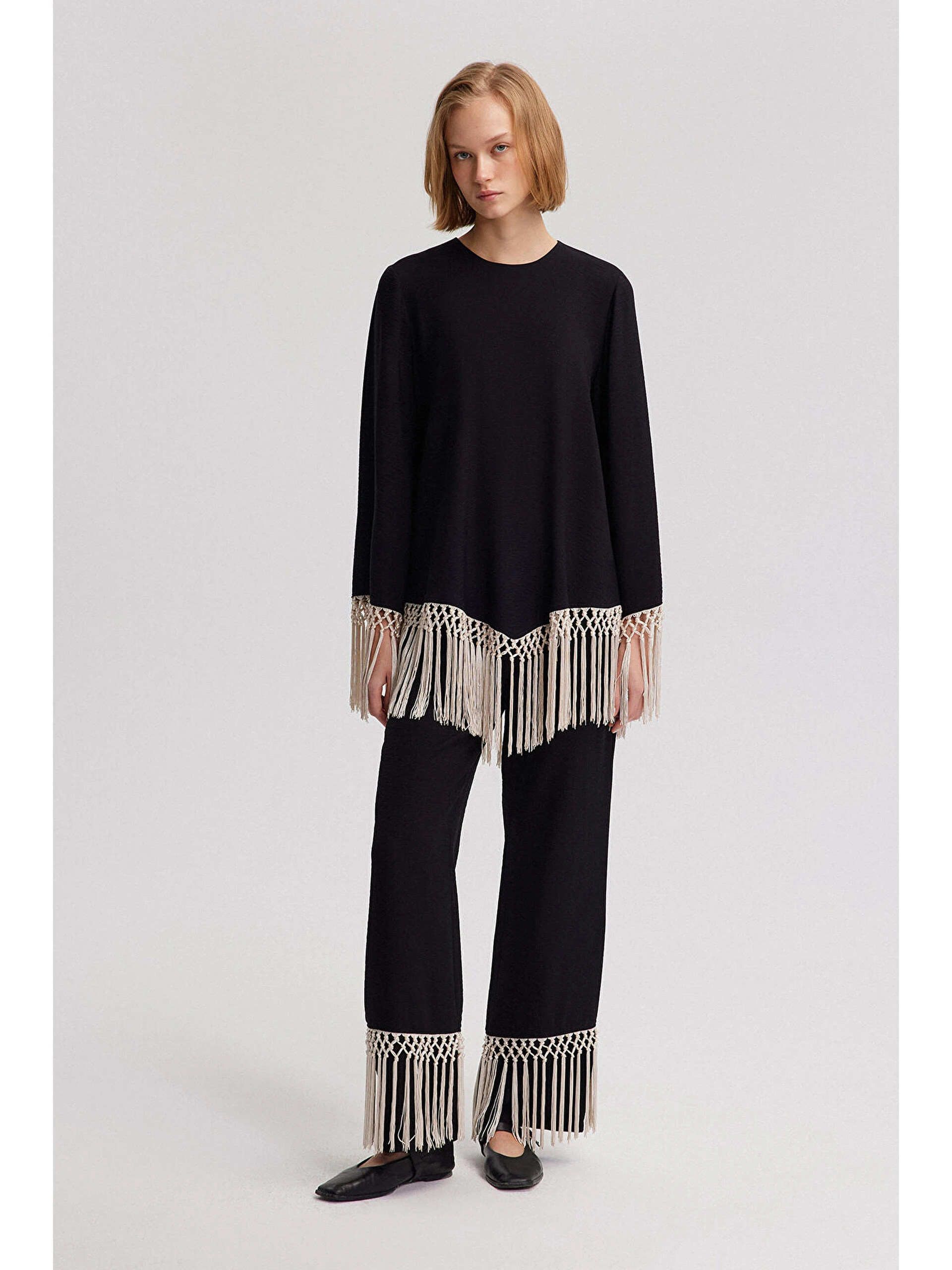 Tunică Lungă Dama din Tricot Texturat cu Ciucuri, Neagră [2]