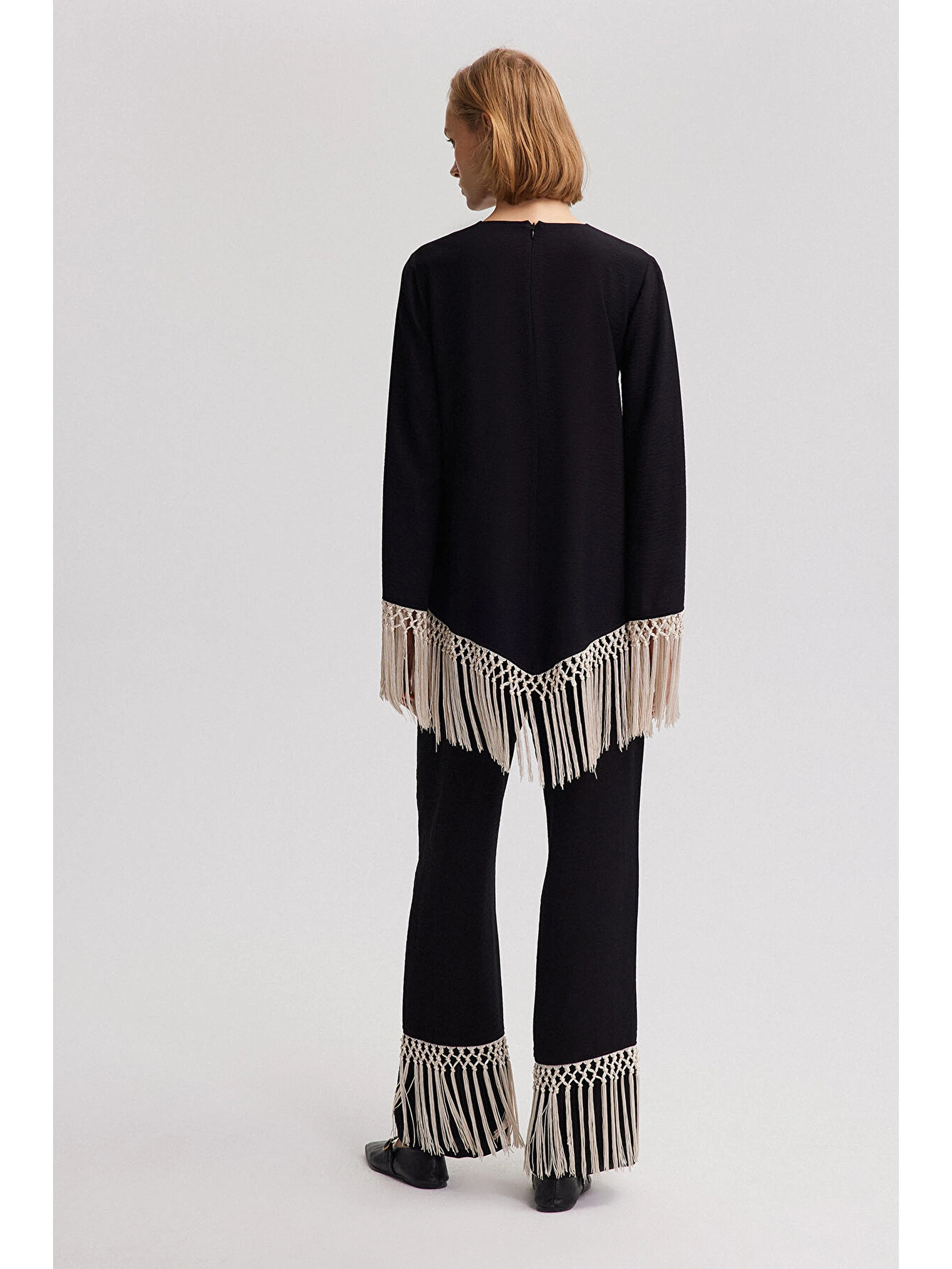 Tunică Lungă Dama din Tricot Texturat cu Ciucuri, Neagră [4]