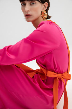 Rochie midi color block portocaliu-fucsia cu cordon în talie, elegantă [1]