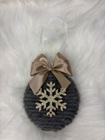 Aranjamente si decoratiuni pentru Craciun - Glob handmade pentru bradul de Craciun