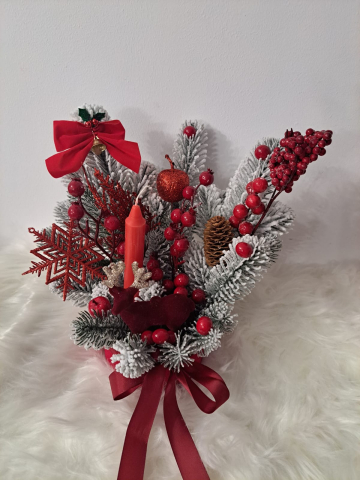 Aranjamente si decoratiuni pentru Craciun - Aranjament in cutie rosie de catifea