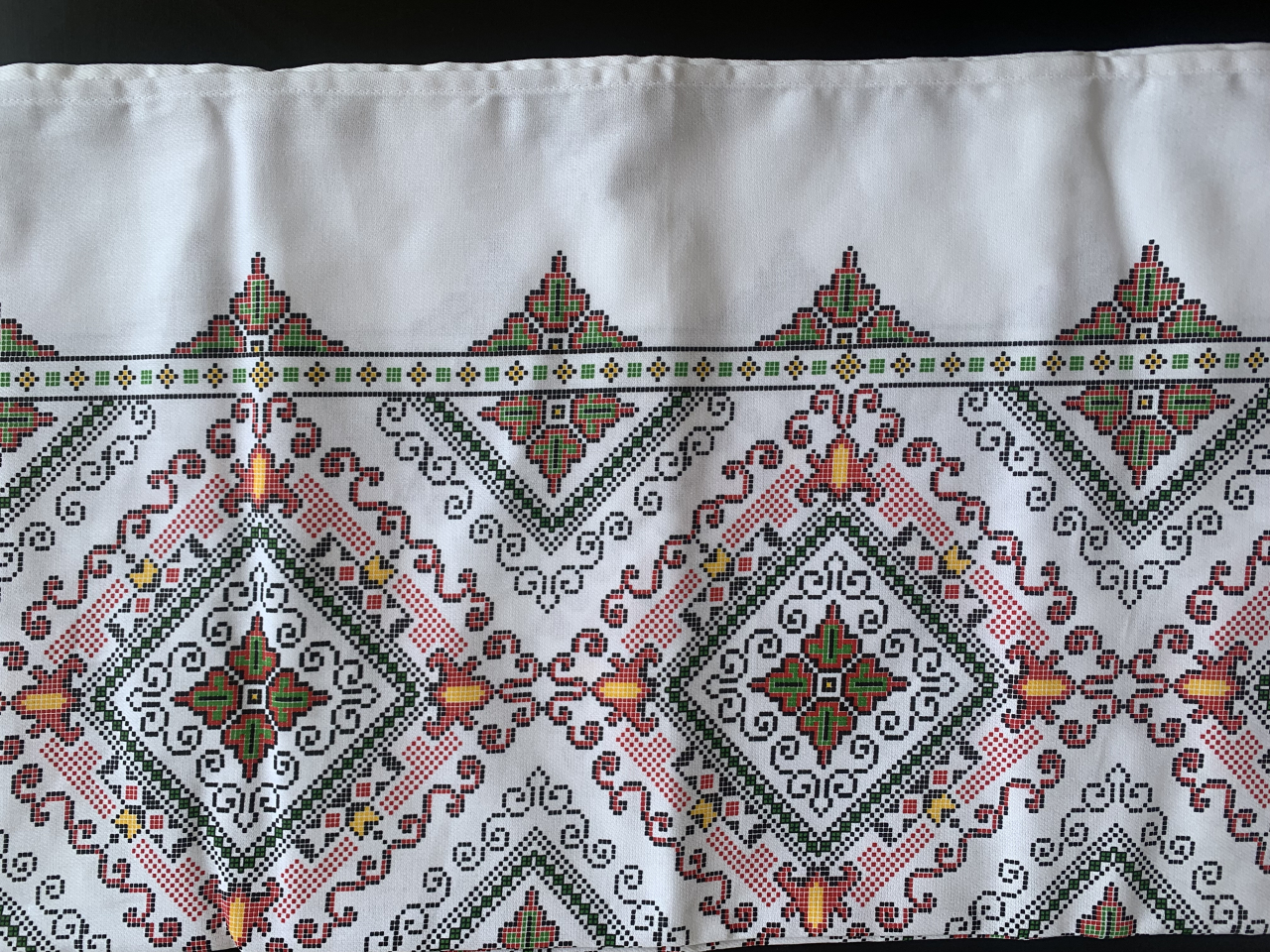 Față de masă cu model tradițional - Romburi pe margine [2]