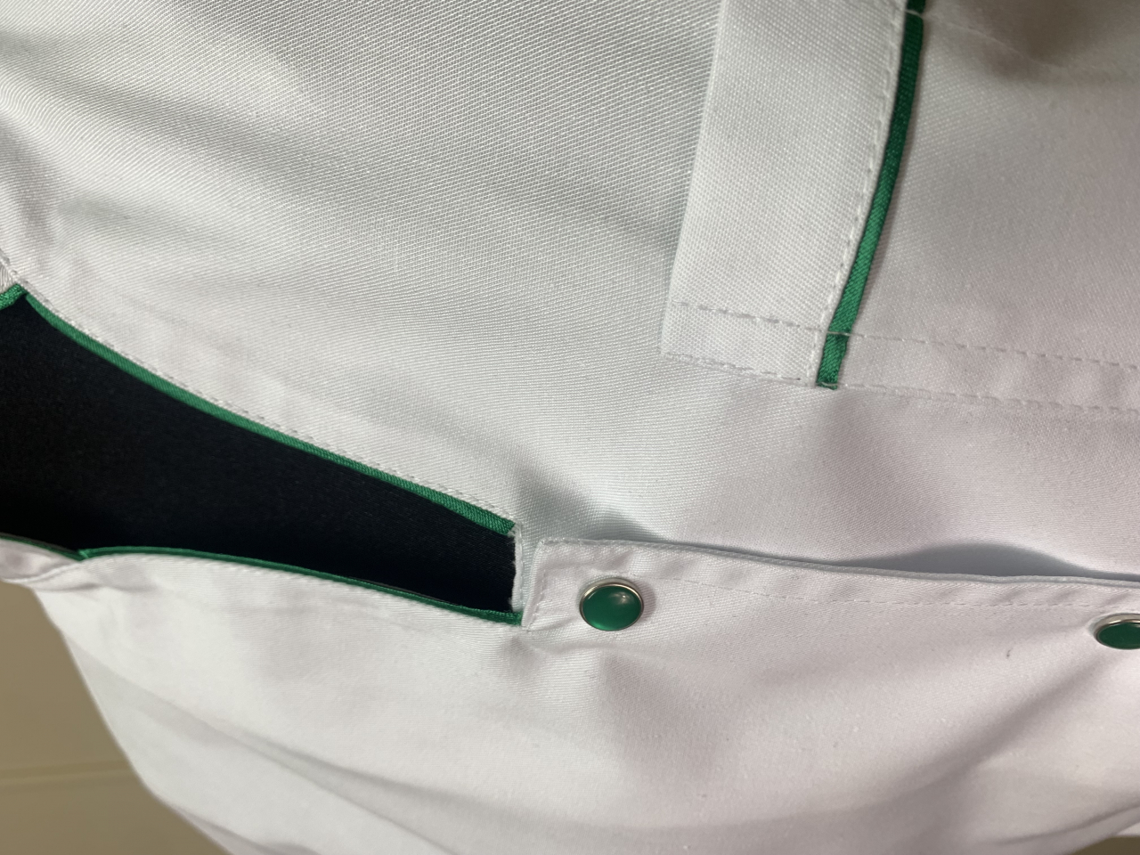 Halat Tokyo cu mâneca scurtă Femei, Alb cu paspoile verde [3]