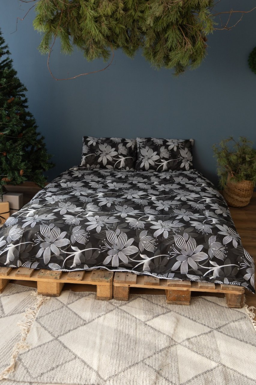 Lenjerie de pat din bumbac percale - Negru cu Flori Albe [2]