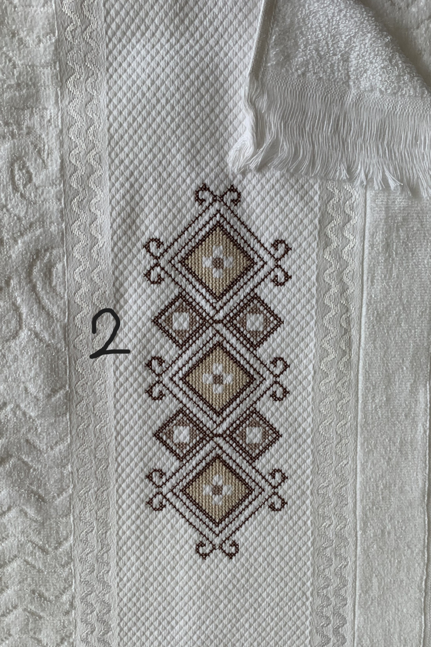 Set 10 prosoape față albe, brodate cu model tradițional [3]