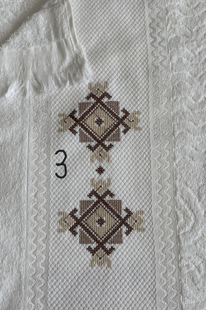Set 10 prosoape față albe, brodate cu model tradițional [4]