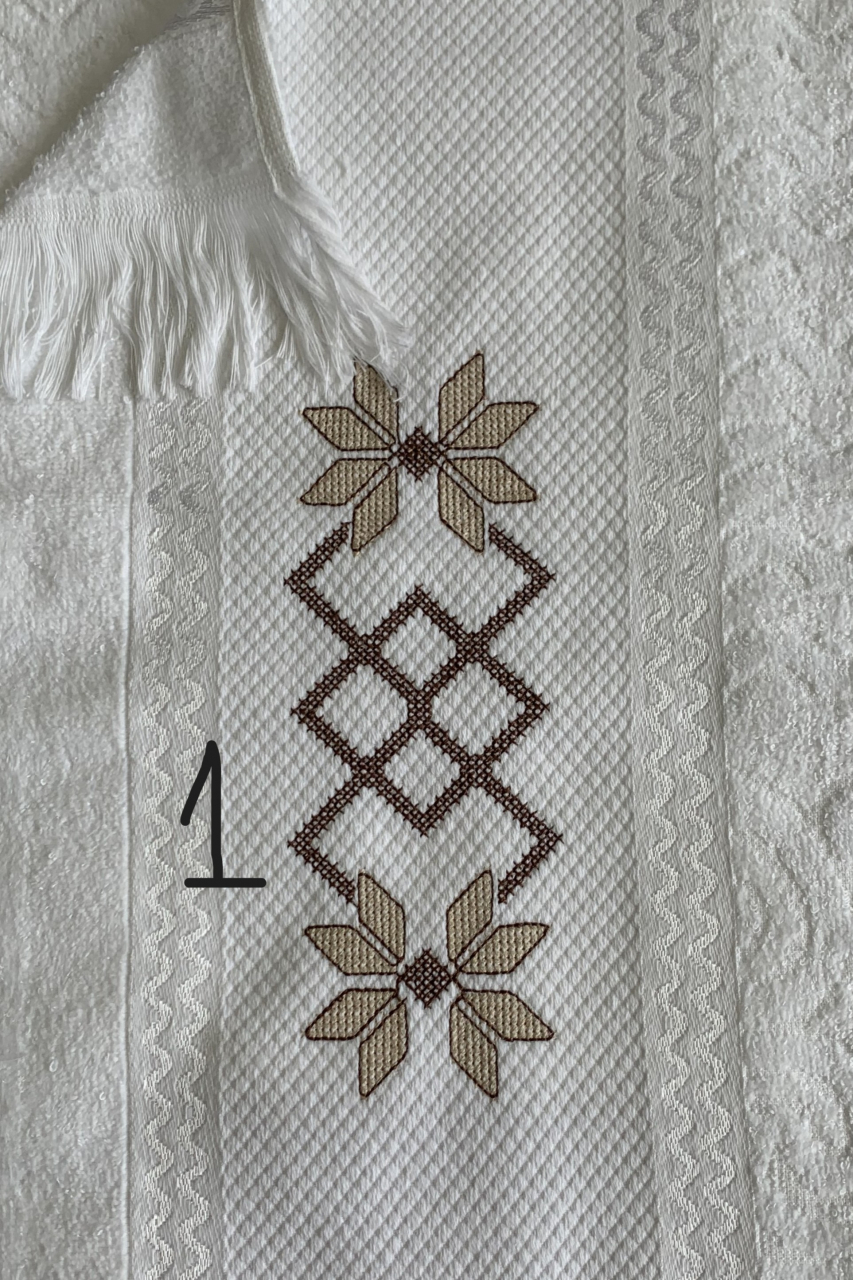 Set 10 prosoape față albe, brodate cu model tradițional [2]