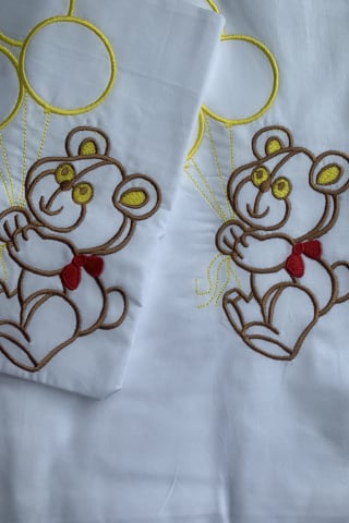 Produse pentru copii - Lenjerie de pat bebe- Alb cu ursulet brodat