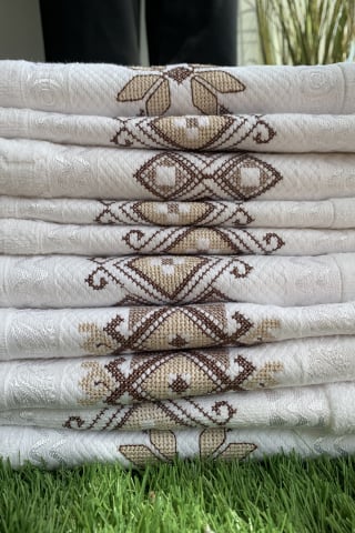 Prosoape față - Set 10 prosoape față albe, brodate cu model tradițional