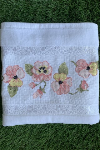 Prosoape pentru baie - Prosop față alb, brodat cu Panseluțe