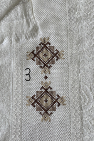 Set 10 prosoape față albe, brodate cu model tradițional [3]