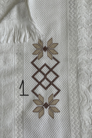 Set 10 prosoape față albe, brodate cu model tradițional [1]