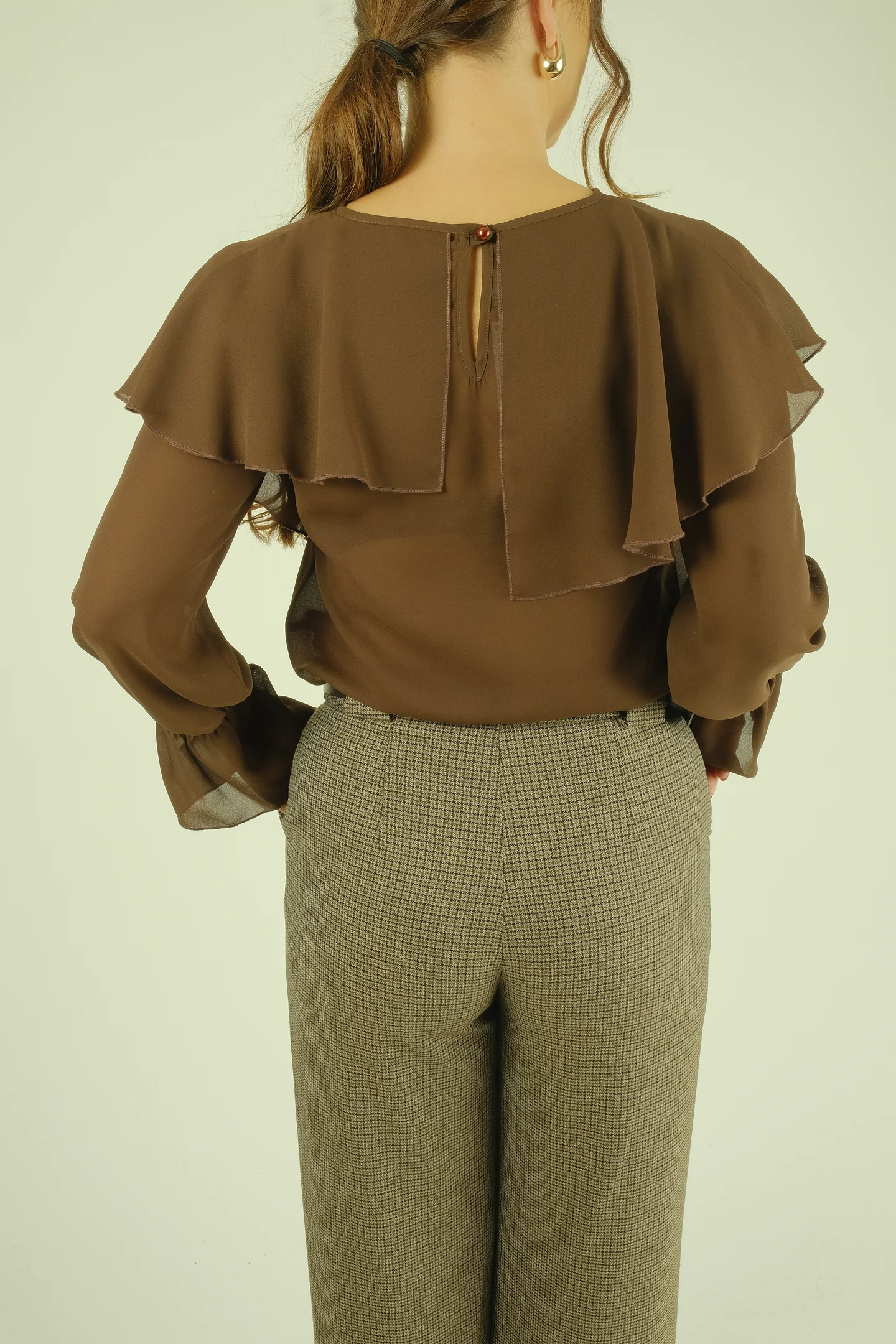 Bluza eleganta maro cu volane [4]