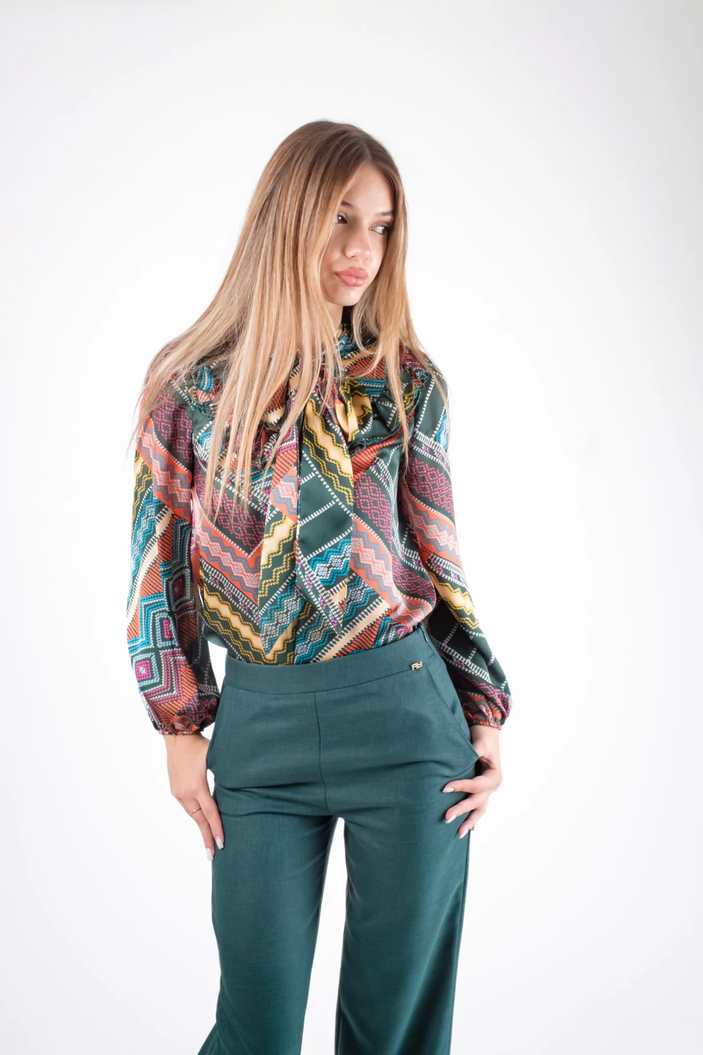 Costum dama verde smarald-sacou cambrat si pantaloni evazati [3]