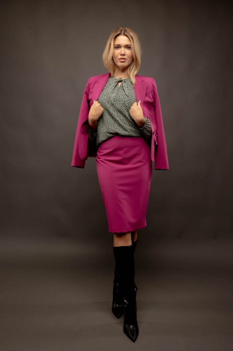 Costum elegant trei piese cu sacou,pantaloni si fusta-croi cambrat din stofa fina de calitate [6]