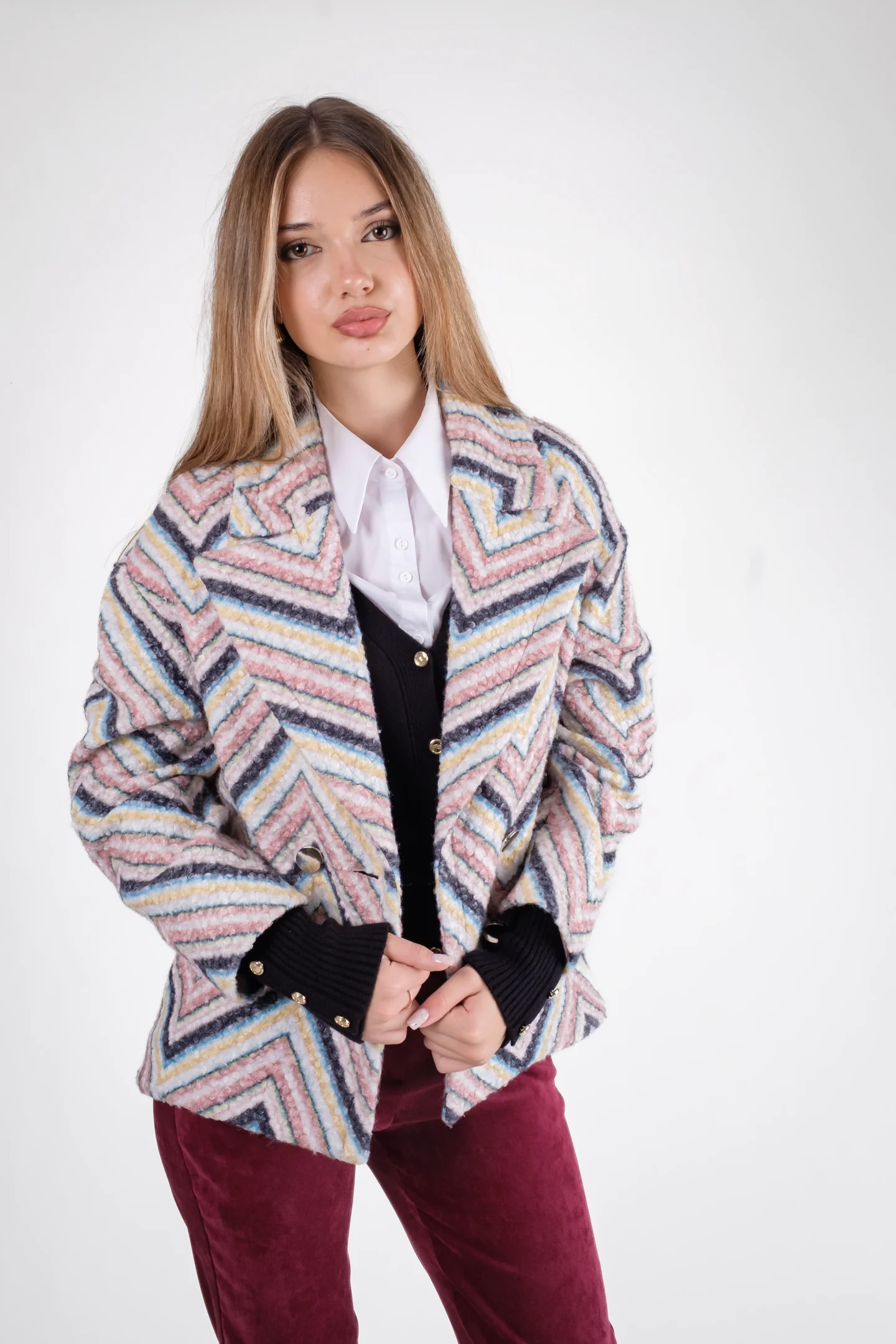 Jacheta boucle cu imprimeu zig -zag si inchidere cu nasturi metalici [2]