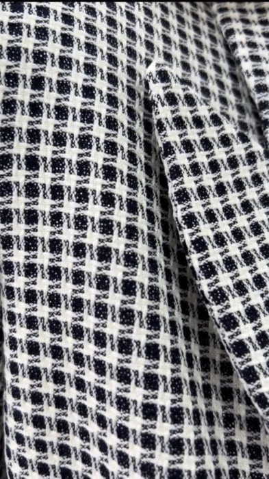 Pardesiu elegant cu carouri fine si nasturi decorativi [5]