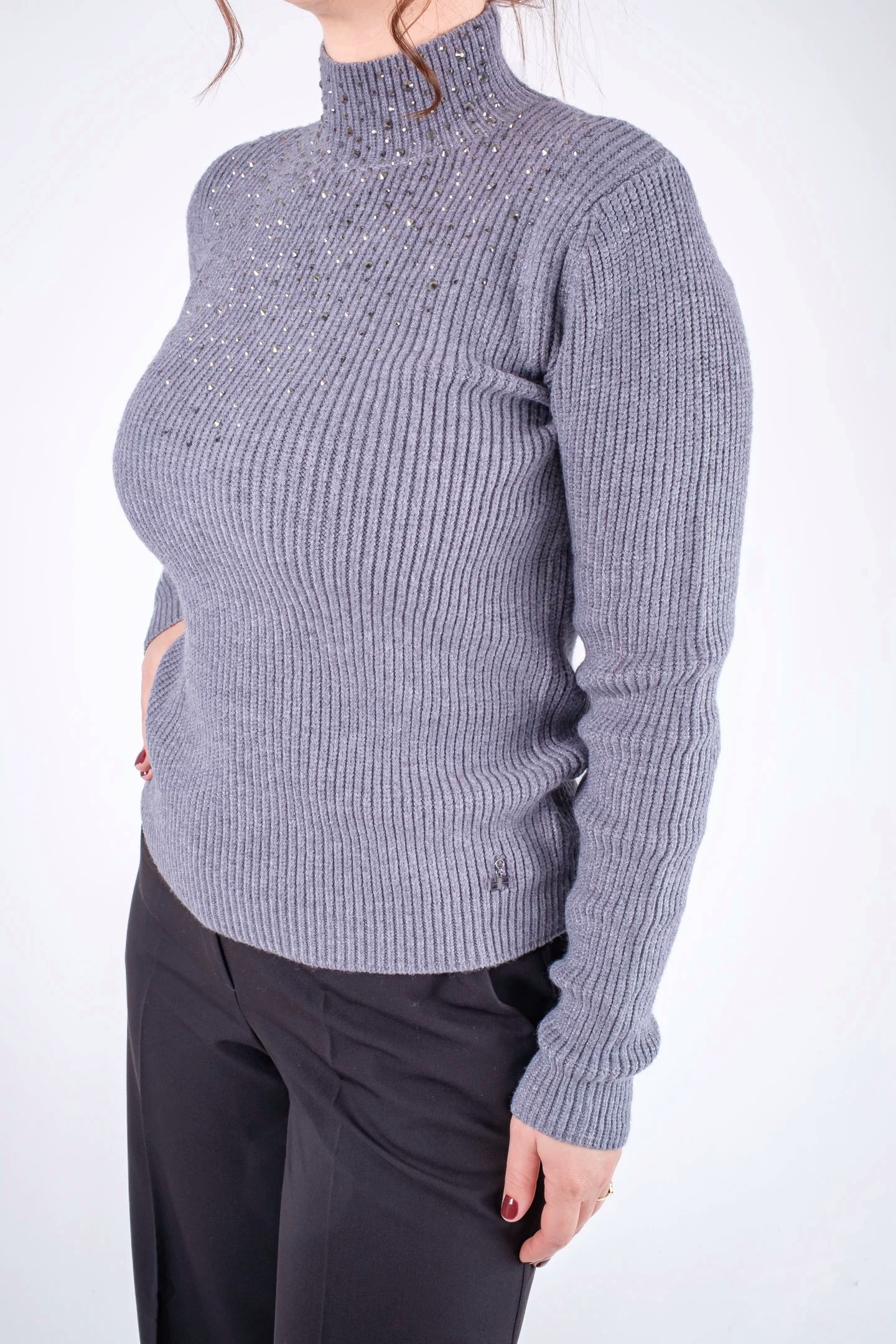 Pulover dama gri cu guler inalt si aplicatii de margelute [5]