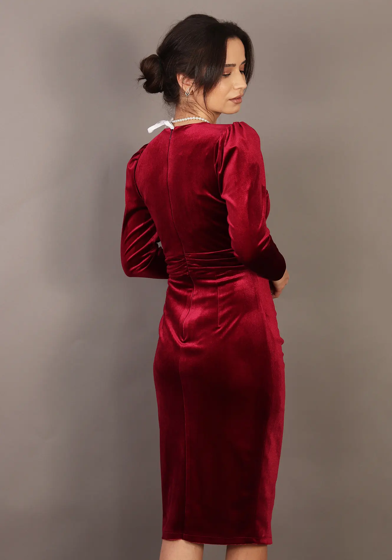 Rochie catifea midi eleganta cu drapaj si slit pe picior [4]