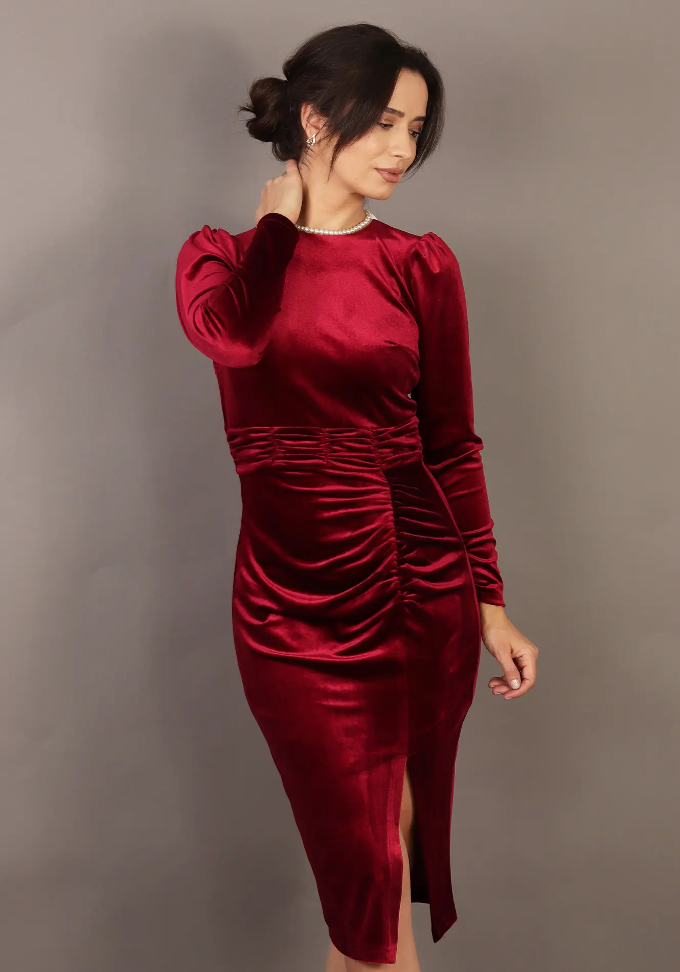 Rochie catifea midi eleganta cu drapaj si slit pe picior [3]