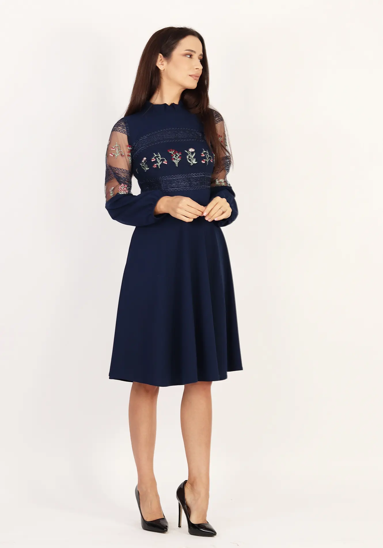 Rochie bleumarin eleganta cu broderie [1]