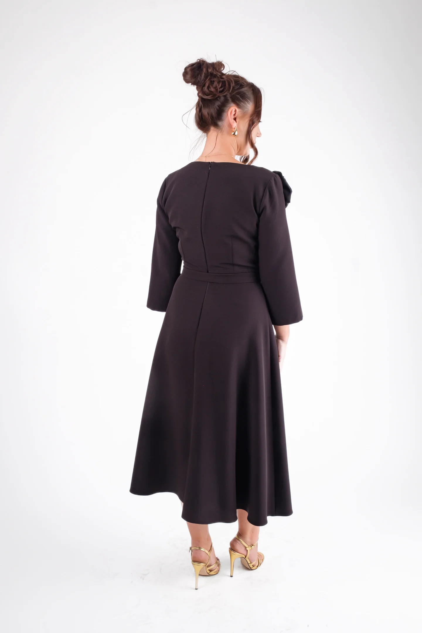 Rochie eleganta midi cu floare aplicata si cordon in talie [5]