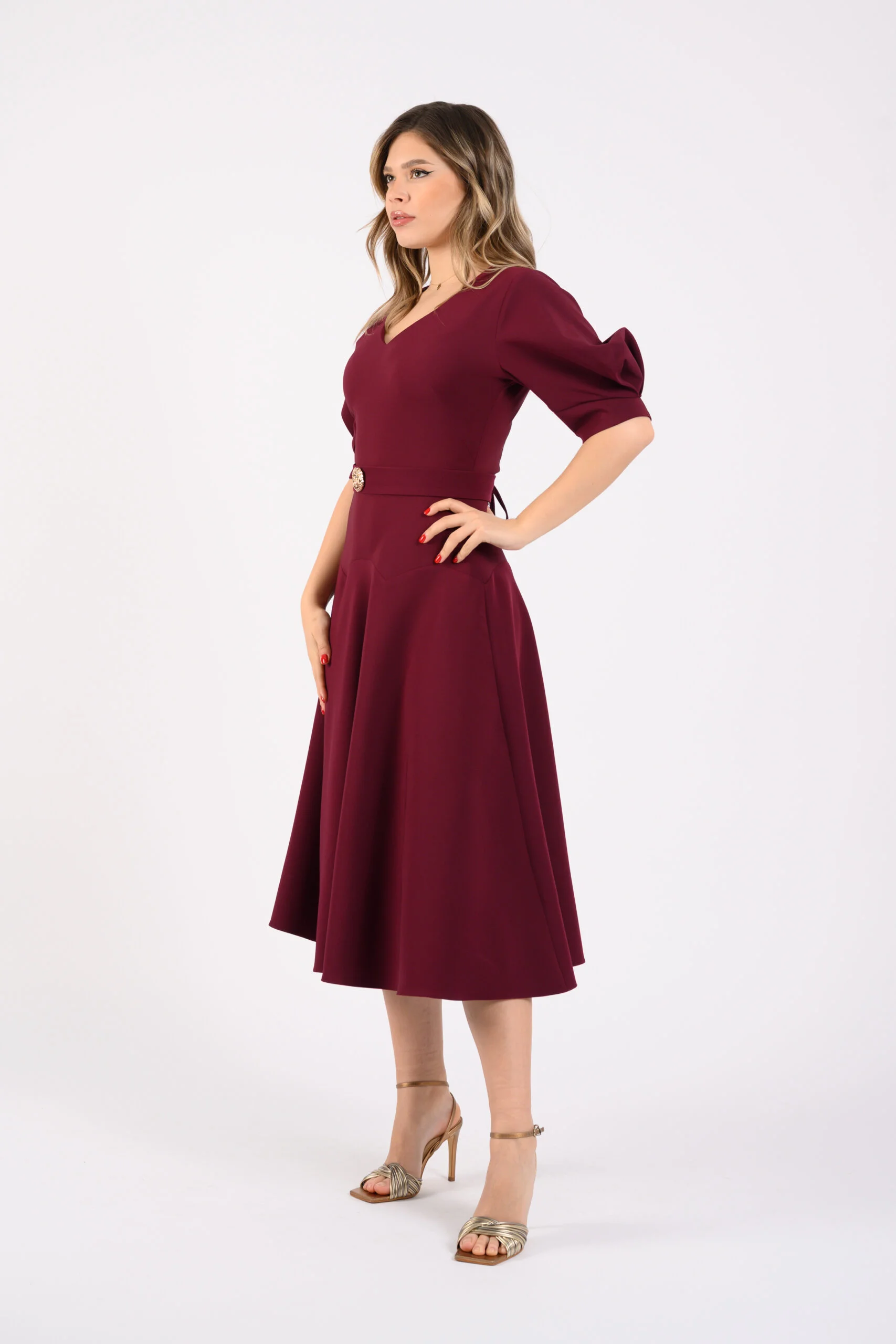 Rochie midi clos cu decolteu in V si accesoriu auriu in talie [3]