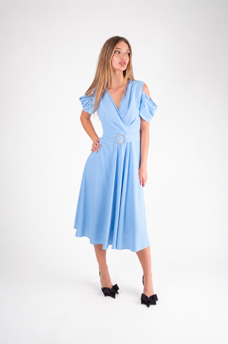 Rochie midi in clos cu brosa argintie si umeri decupati [2]