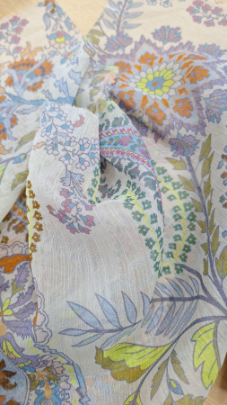 Bluză elegantă din voal cu imprimeu floral [1]