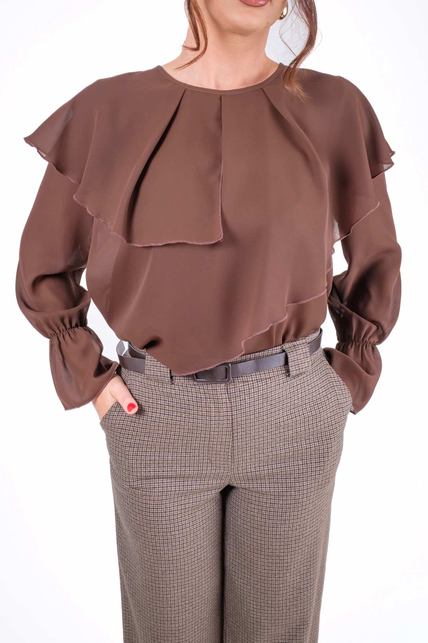 NOUTATI - Bluza eleganta maro cu volane