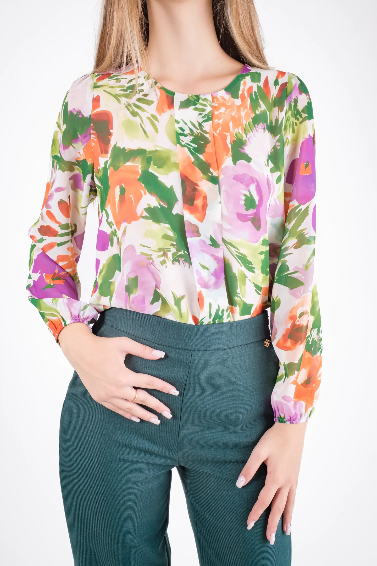 Bluza vaporoasa cu imprimeu floral in nuante de primavara [3]