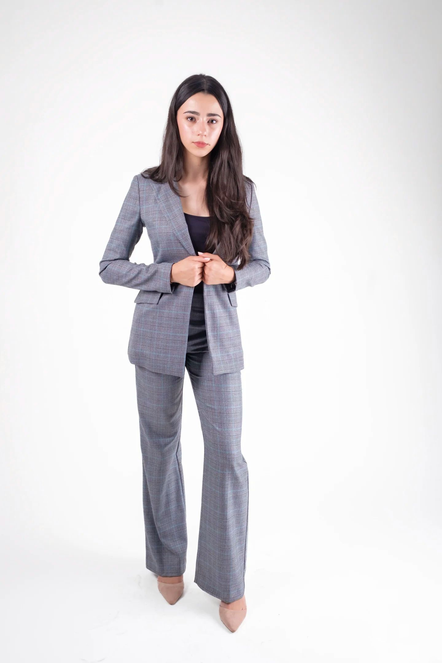 Costum dama gri in carouri cu sacou cambrat si pantaloni eleganti [1]