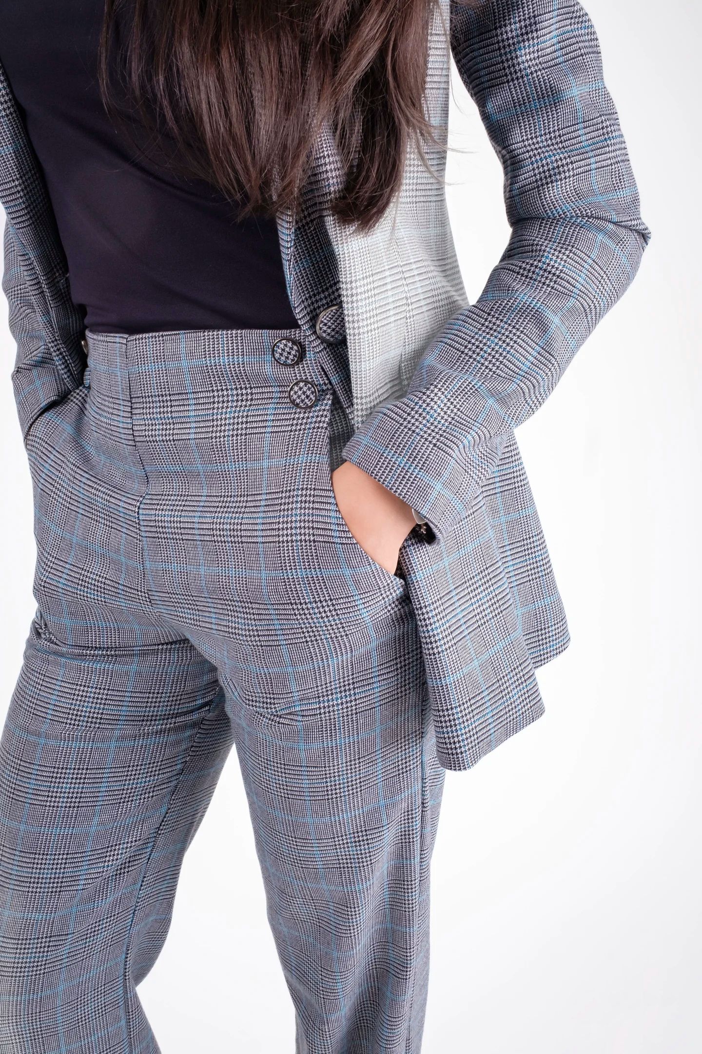 Costum dama gri in carouri cu sacou cambrat si pantaloni eleganti [3]