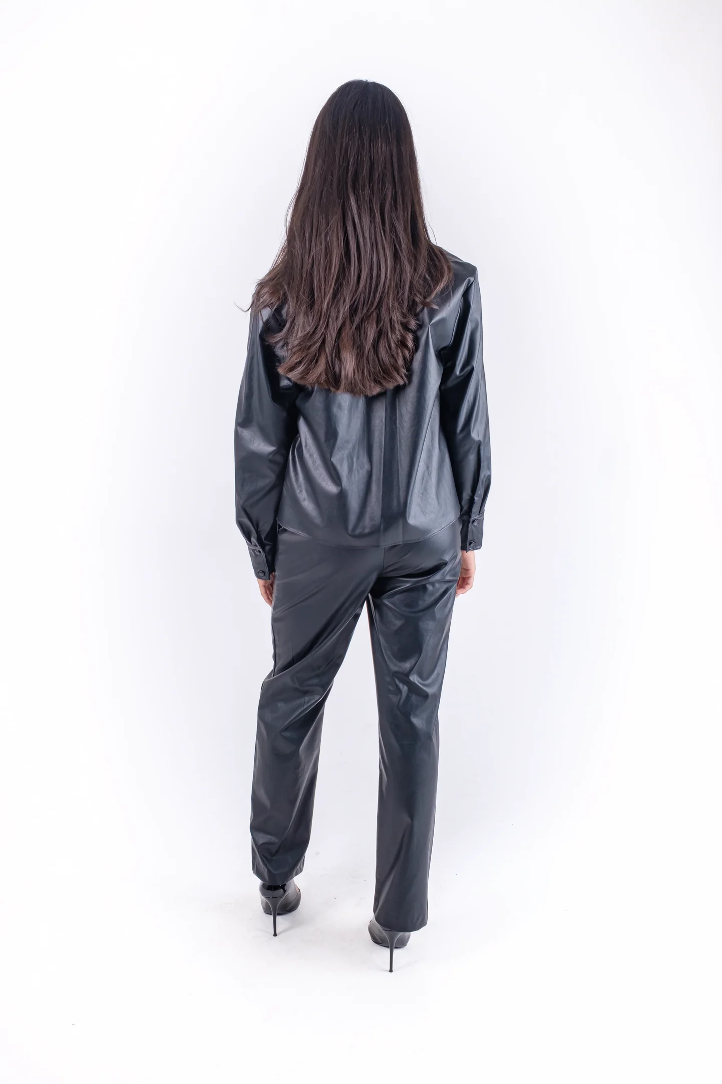 Costum din imitatie de piele neagra -camasa si pantaloni [7]