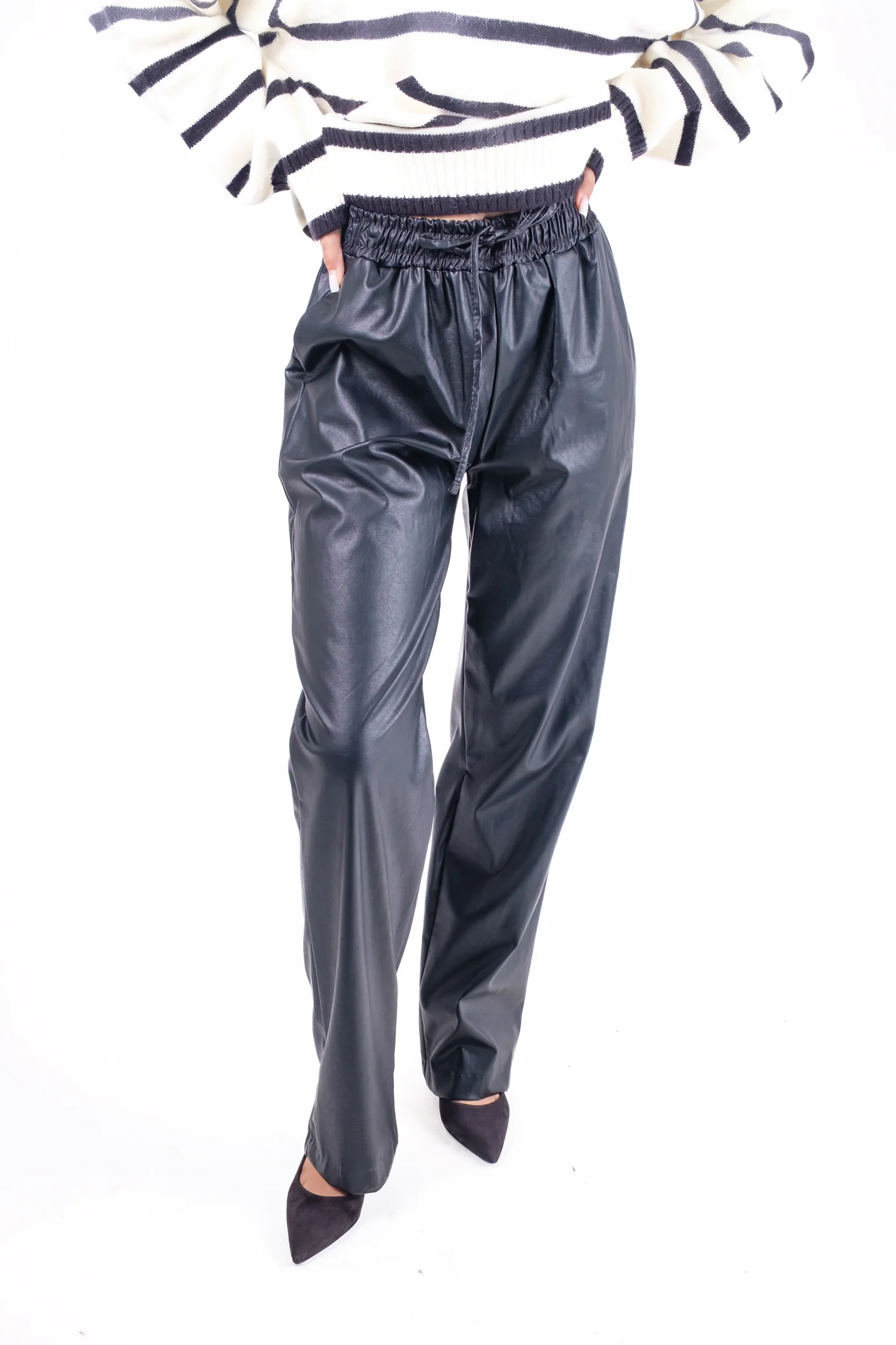 Costum din imitatie de piele neagra -camasa si pantaloni [4]