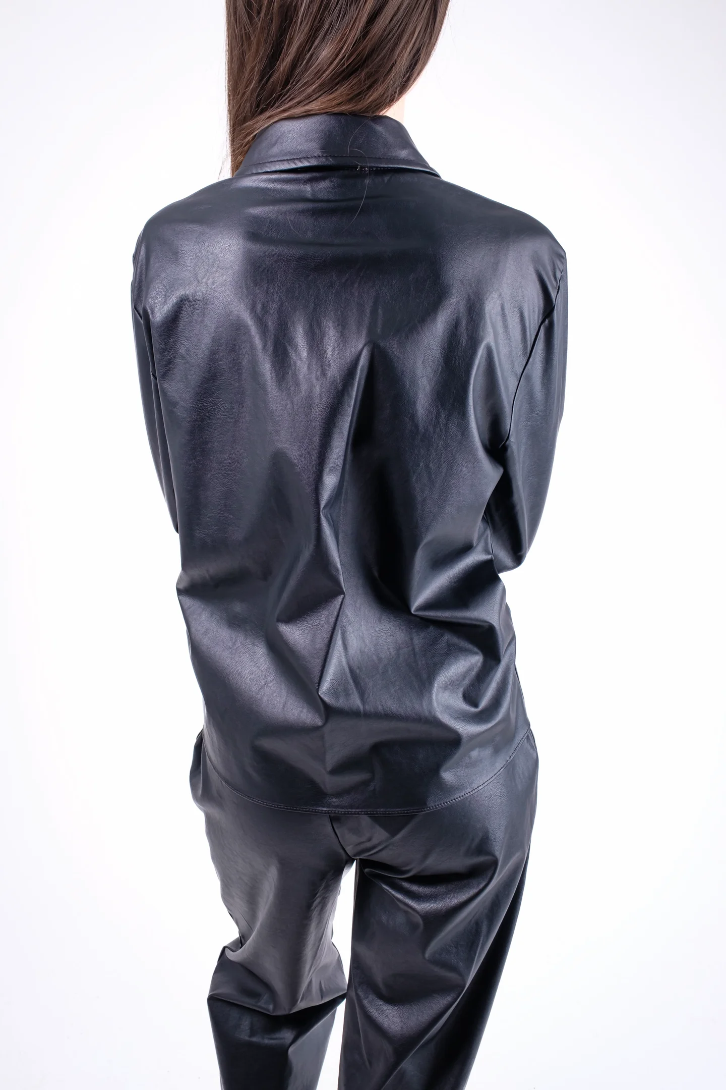 Costum din imitatie de piele neagra -camasa si pantaloni [8]