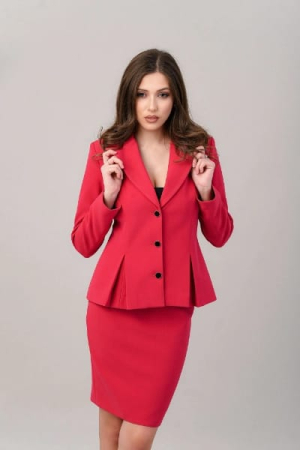 Costum elegant damă roșu – sacou cambrat și fustă conică [1]