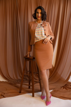 Costum elegant  din doua piese cu sacou cambrat si fusta conica [3]